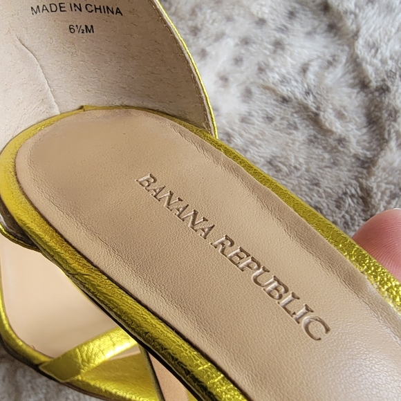 Leather Ankle Strap Sandal, size 6.5 metallic yellow gold - Picture 3 of 9